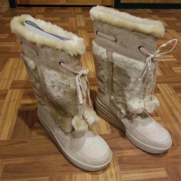 Women's Boots - Picture 1 of 6